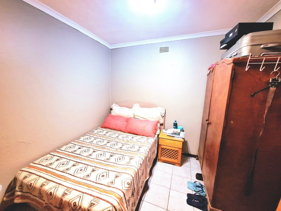 To Let 4 Bedroom Property for Rent in Rocklands Western Cape